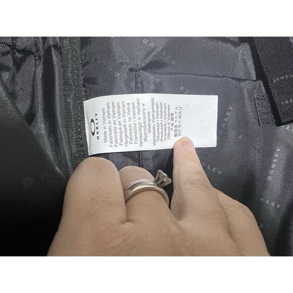 Oakley NEW Backpack Blue Outdoor Backpack Compartments Insulated Pocket - Picture 13 of 16